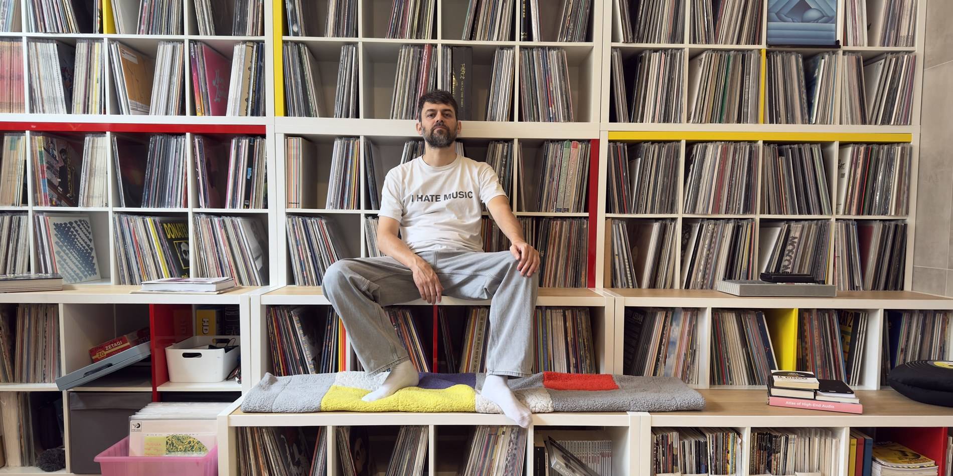 Dal ritorno alla conferma, il vinile sul mercato. Riflessioni e un\'intervista a Daniele Piazza. 